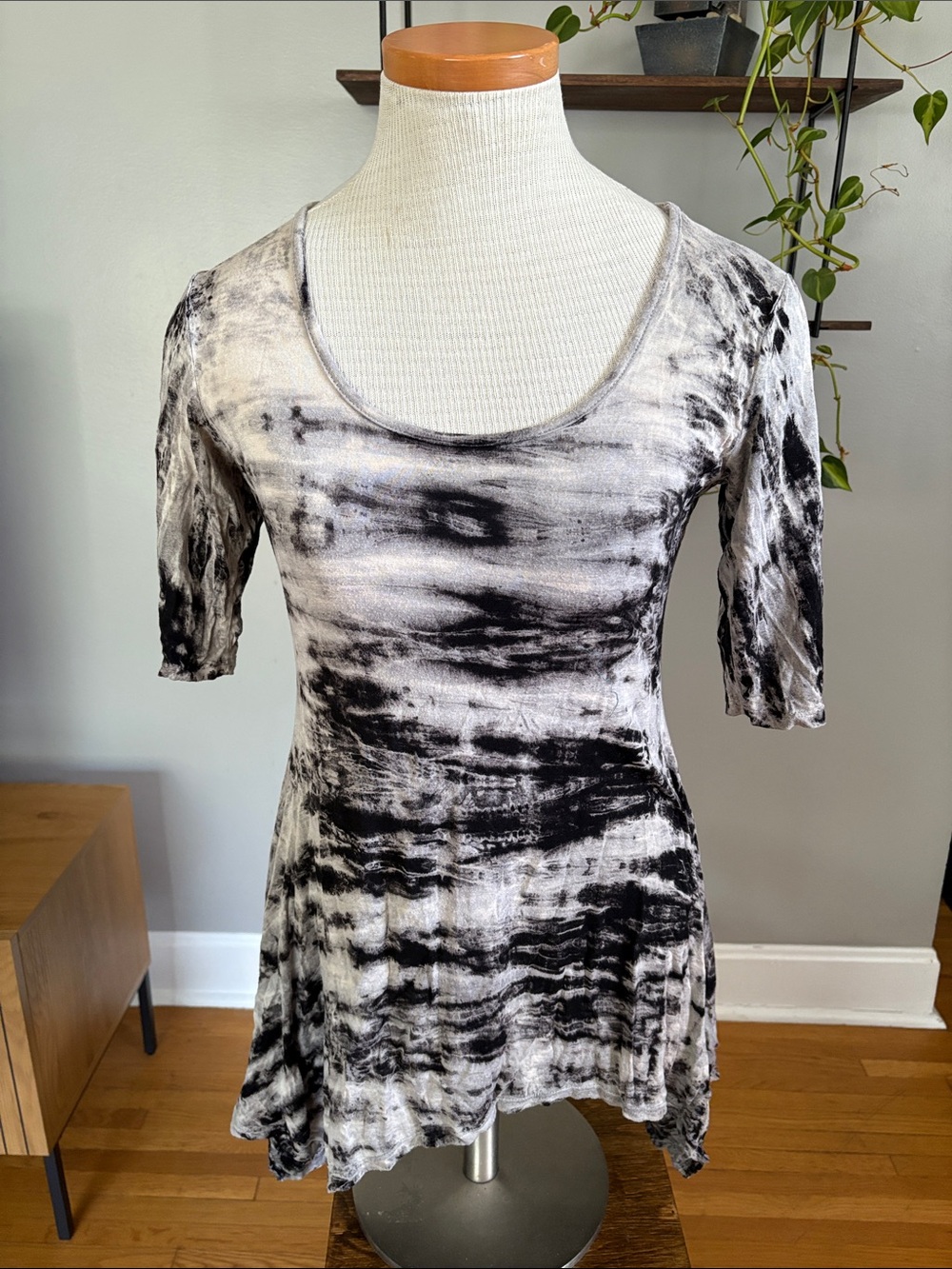 le chateau Black & White Scoop-Neck Tie-Dye Tunic